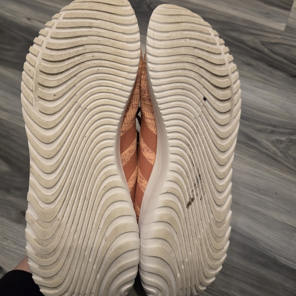 Adidas 9.5 Peach 🍑 (Matches Ivy Park Ambient Blush listed separately) - Picture 6 of 7